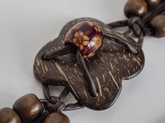 Doplnok k dámskym šatám.