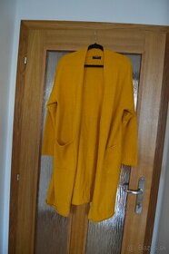 Dlhý žltý sveter