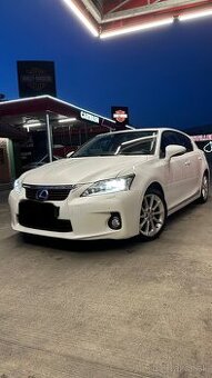 Lexus CT200h