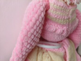 Hand made hackovana hracka s hracou skrinkou