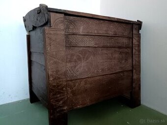 Starožitná truhlica Susek