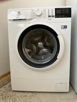 SLIM práčka Electrolux PerfectCare 600 EW6S426W