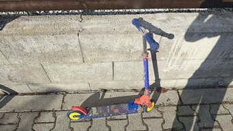 🛴 Detská kolobežka – farebná, nastaviteľná, super stav 🌈
