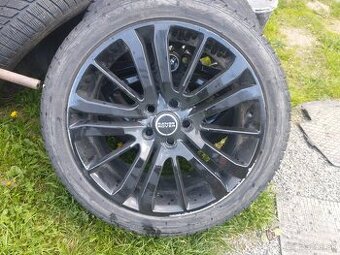 Vymením 275/40r20 range rover sport
