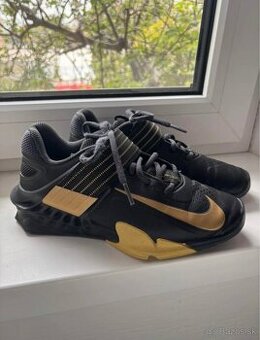 Vzpěračská obuv Nike Savaleos