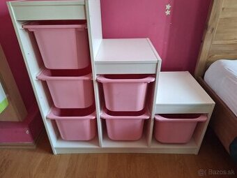 IKEA uložená polica a boxami