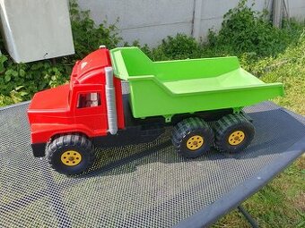 Veľké auto do piesku ako Tatra