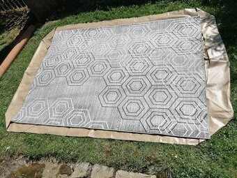 Koberec 333 cm x 240 cm