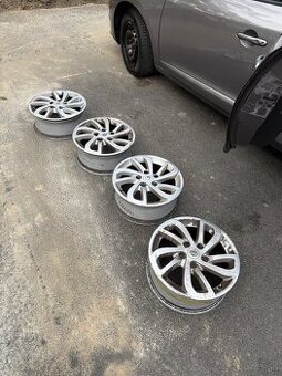 Na predaj disky Renault 16”