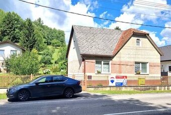 Rodinný dom s garážou na rozľahlom pozemku 2881 m2 - Kľačno