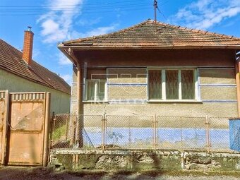 Exkluzívne na predaj vidiecky dom v Hosťovciach, pozemok...