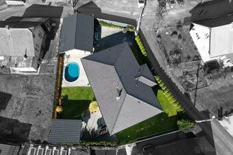 Krásny 5-izbový rodinný dom s dvojgarážou, terasou, bazénom