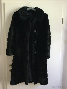Čierny dámsky kožuch