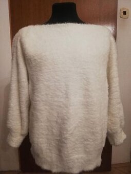 Biely chlpatý svetrík Mango veľkosť L - 1