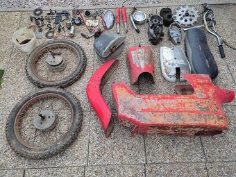 Náhradné diely na motorky Pionier JAWA a auta - 1