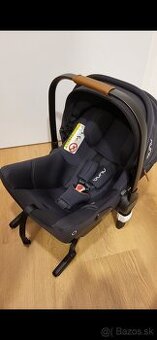 Praktická autosedačka Nuna PIPA™ URBN - Čierna