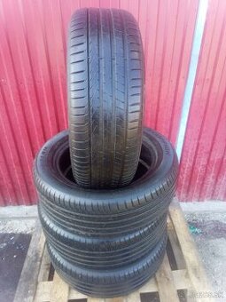 Predám 4ks letné pneu.235/55R18 Pirelli scorpion dez 4,3mm