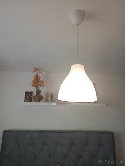 Závesná lampa IKEA Melody.