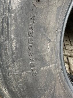Predám pneumatiky 315/80R22.5 predné vodiace