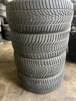 255/40R20