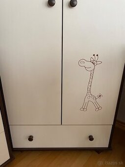 Prebaľovacia komoda a skriňa do detskej izby