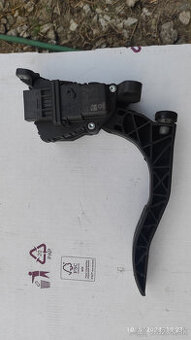 Audi A6 C6 - Plynovy pedal