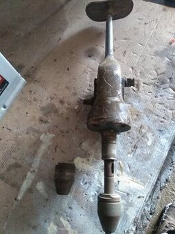 Stará ručná vŕtačka