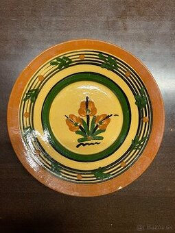 Keramicky tanier na stenu
