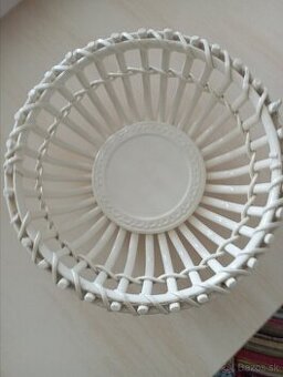 Porcelánový biely košík