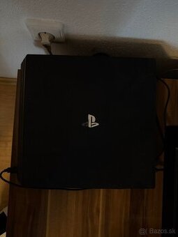 PS4 Pro 1TB +ovladac +hra