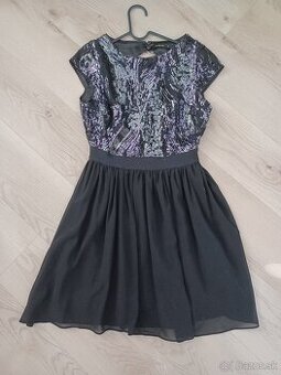 Čierne flitrované šaty