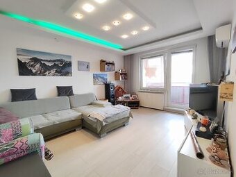 Na predaj: Priestranný, moderne zariadený 3 izbový byt