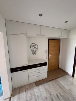 Vstavaná skriňa do chodby