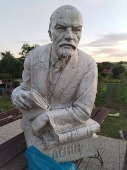 Busta Lenin+ mix veci