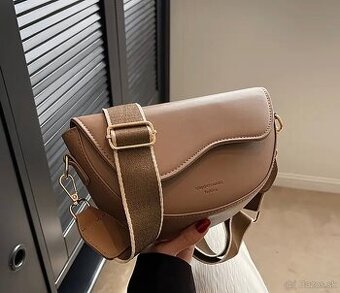 Kabelka typu saddle bag