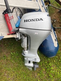 Predám závesný motor Honda BF 20 HP