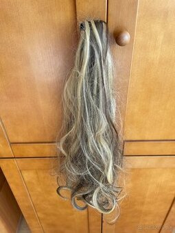 Príčesok a gumička na cop