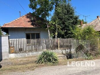 RD Svodín, krásny pozemok 1317 m2, tichá ulička, ovocný sad