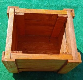 Drevené kvetináče