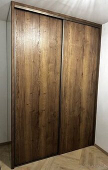 Predám nábytok do izby – Dub Halifax Tabakový (skriňa, stôl