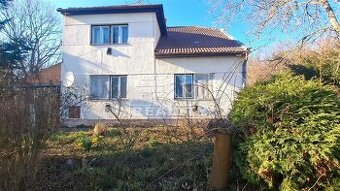 Na predaj rodinný dom v obklopení prírody v obci Jacovce...