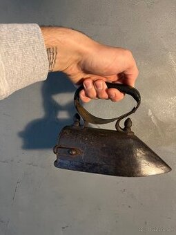 Žehlička starožitná s kameňom I vintage I retro