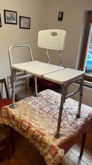 Sprchovacia stolička do vane