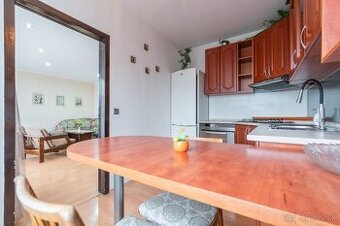 NA PREDAJ 4 IZBOVÝ BYT 80 M2 S LOGGIOU NA NOVOMESKÉHO ULICI