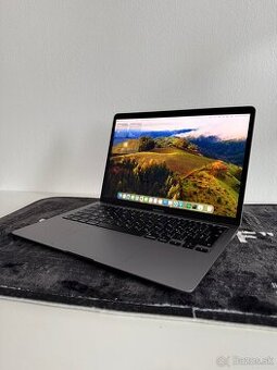 Apple MacBook Air M1 (2020) – top stav