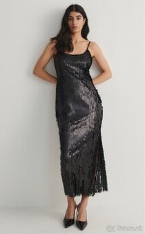 Reserved čierne flitrové šaty NOVÉ S VISAČKOU