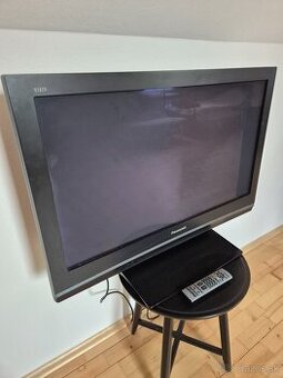 darujem staršiu TV panasonic viera uhl 93 cm