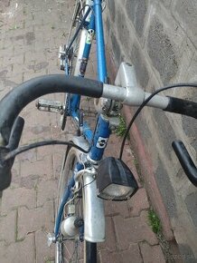Predám starý závodný bicykel zn.favorit - 1