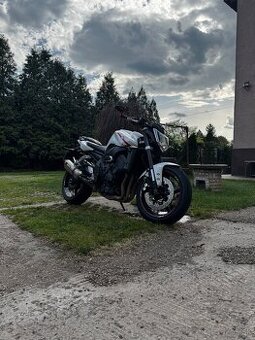 Yamaha fz1 110kw,r.v. 2010, akrapovič