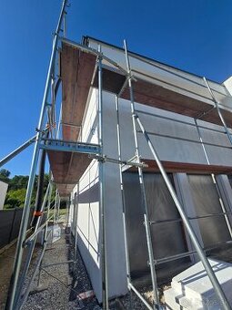 Na predaj KOMPLETNÝ SET lešenie Plettac 70 – cca 230 m²